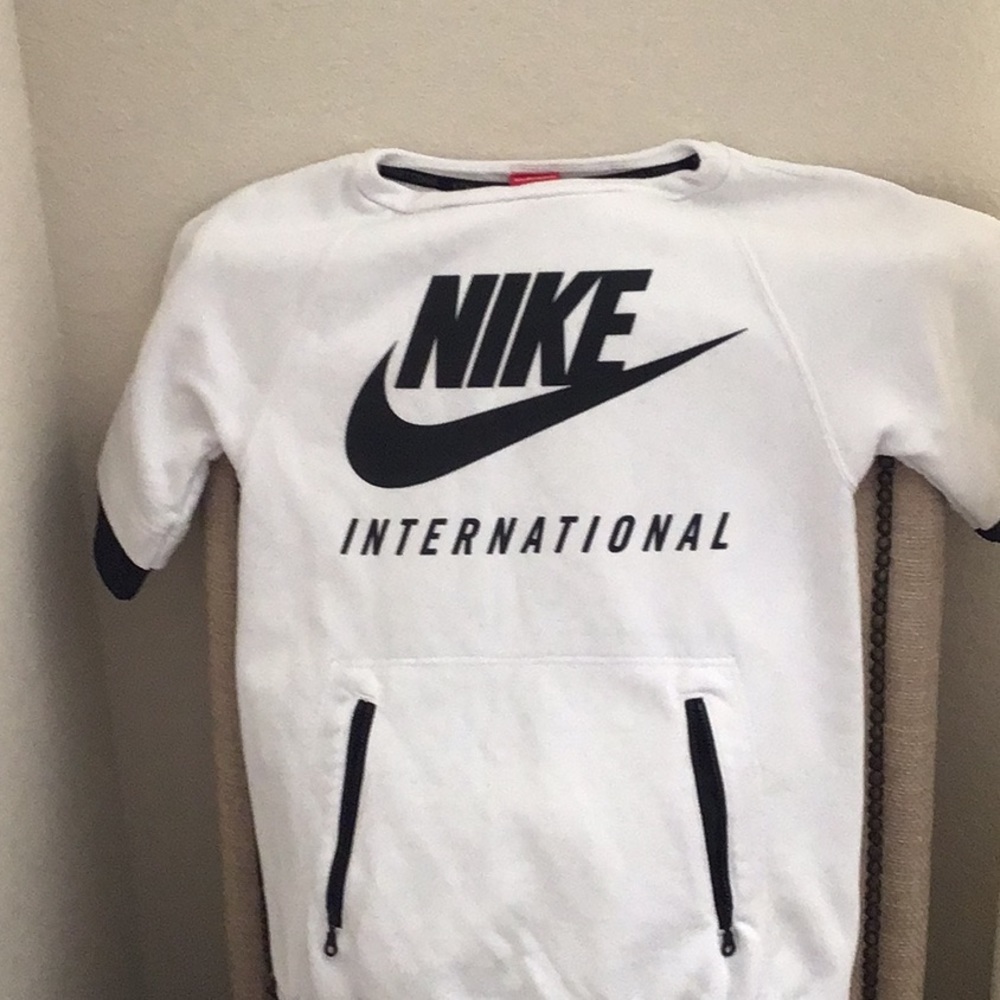 Nike top